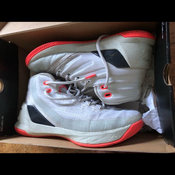 Curry 3 size 6y - Picture 1 of 7